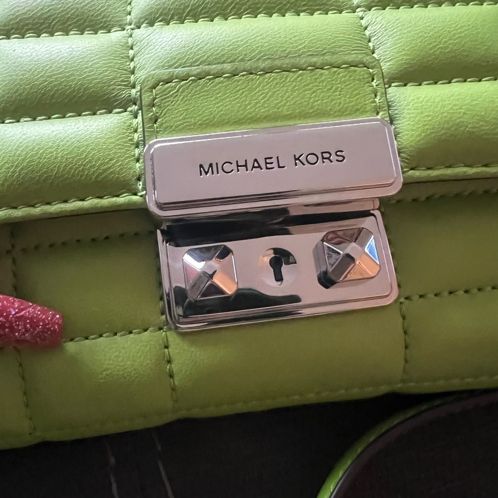 Michael Kors 💚 Lime Green 💚 Quilted Tribeca Wallet on a Chain. Hard to find! NWT - Picture 3 of 6